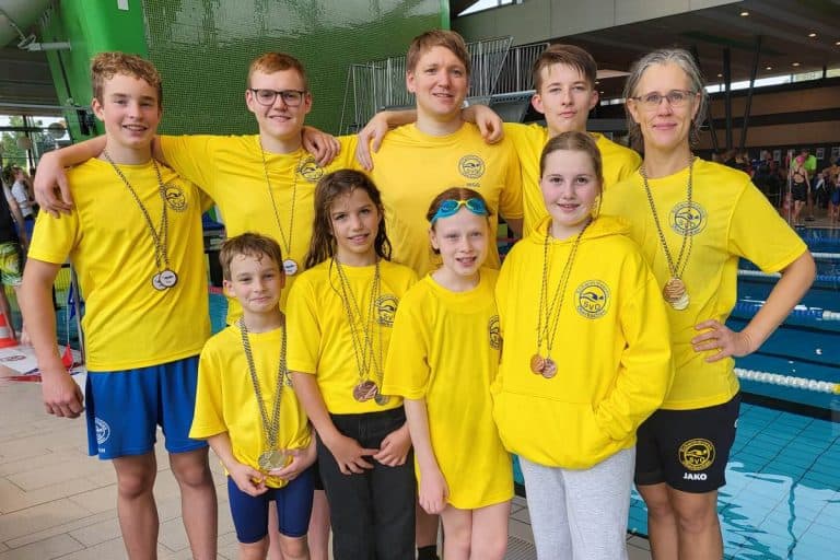 Starker Saisonauftakt für den Schwimmverein Oberkochen – 24 Medaillen beim Kurzbahnmeeting in Fellbach