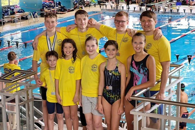Schwimmverein Oberkochen glänzt beim Mugele Cup – 20 Medaillen und 40 Bestzeiten!