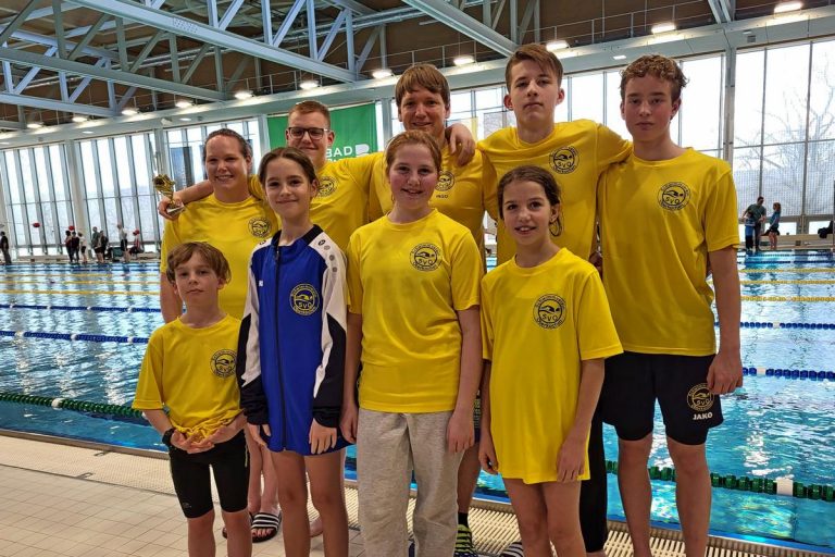 Rekorde, Gänsehaut und große Träume – Oberkochener Schwimmer sorgen in Stuttgart für Furore