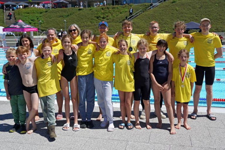 Medaillenregen und Rekorde: Schwimmverein Oberkochen glänzt in Gaildorf